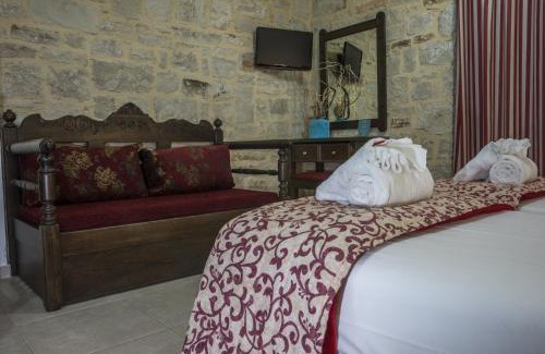 Kalyves Apartment | Discover Porto Kalyves Seaside Aparthotel: Oceanfront Bliss