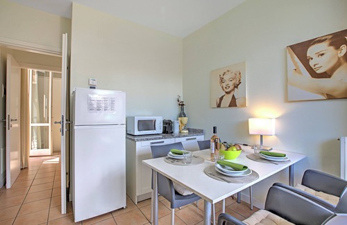 Porlezza Apartment | Pet-Friendly Porto Letizia Begonia with Ocean Views