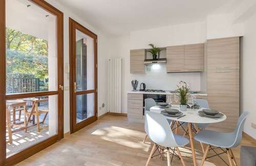 Porlezza Apartment | Pet-Friendly Porto Letizia with Ocean Views in Porlezza