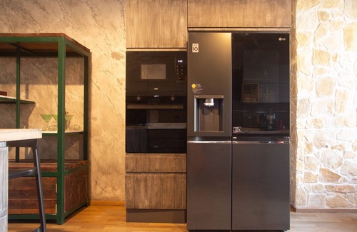 Brindisi Histotic Center Apartment | Elegant Porto n.3: Family-Friendly Home with Kitchen Access