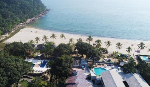 Praia do Pauba Hotel | Oceanfront Porto Paúba: Family-Friendly Oasis with Pool