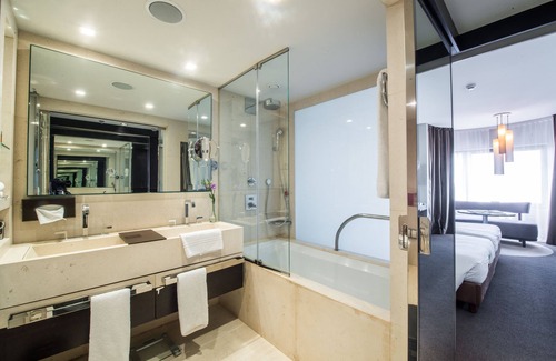 Lordelo do Ouro e Massarelos Hotel | Experience Porto Palácio Hotel - 5-Star Comfort Awaits