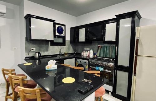 Damietta Apartment | Discover Porto Said: Family-Friendly Stay with Pool & Hot Tub