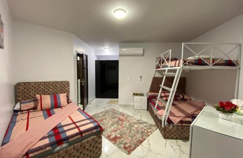 Damietta Apartment | Discover Porto Said: Family-Friendly Stay with Pool & Hot Tub