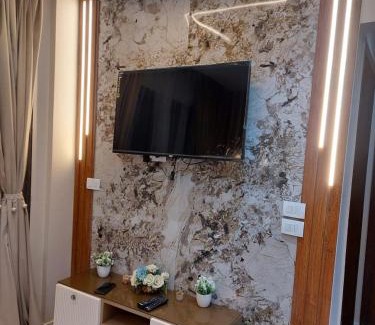 Al-Manasrah Apartment | Discover Porto Said: 4-Star Retreat with Private Beach & Pool