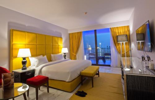 Al-Manasrah Hotel | Relaxing Porto Said Resort & Spa with Oceanfront Amenities