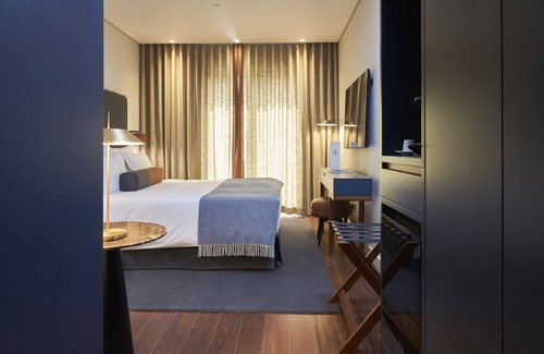 Centro / Baixa Hotel | Luxury Retreat at PortoBay Flores - Guest Rated 9.8/10