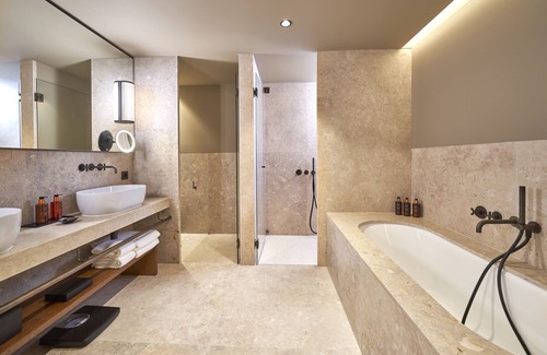 Centro / Baixa Hotel | Luxury Retreat at PortoBay Flores - Guest Rated 9.8/10