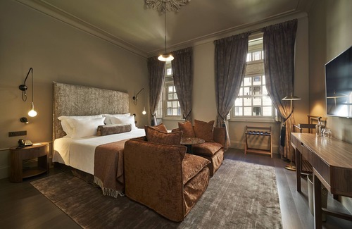 Centro / Baixa Hotel | Luxury Retreat at PortoBay Flores - Guest Rated 9.8/10