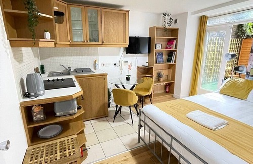 Colville Hotel | Artistic Studios on Portobello Road with Family-Friendly Perks