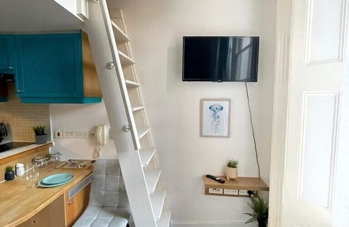 Colville Hotel | Artistic Studios on Portobello Road with Family-Friendly Perks