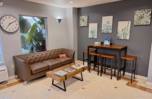 Burbank Hotel | Discover Comfort at Portofino Inn Burbank with Spa and Dining