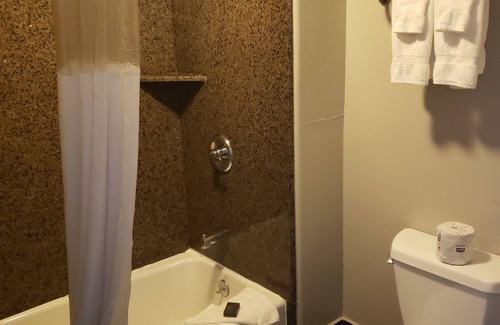 Burbank Hotel | Discover Comfort at Portofino Inn Burbank with Spa and Dining