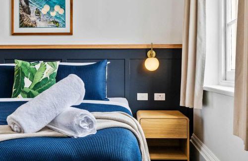 Battery Point Apartment | Portsea Place - designer king studio and parking