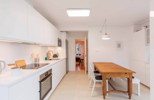 Mutriku Apartment | Portua: Family-Friendly Retreat with Spa and Breakfast