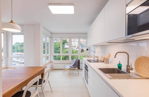 Mutriku Apartment | Portua: Family-Friendly Retreat with Spa and Breakfast
