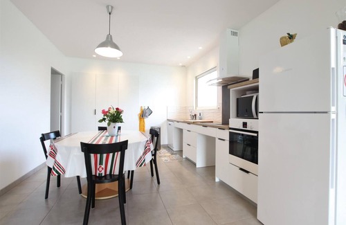Ustaritz House | Family-Friendly Stay at Portugaina - Ustaritz with Kitchen