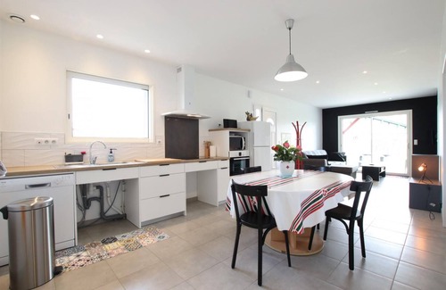 Ustaritz House | Family-Friendly Stay at Portugaina - Ustaritz with Kitchen