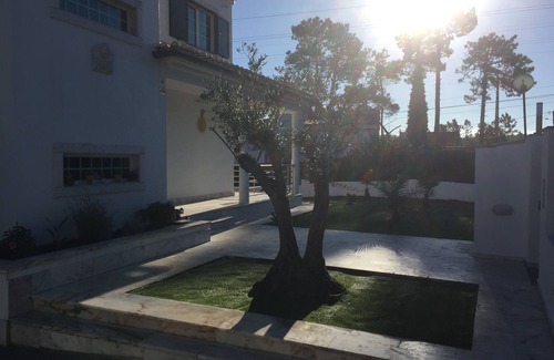 Carrasqueira Villa | Exceptional Villa in Sesimbra with Pool & Jacuzzi