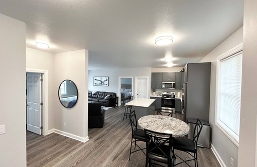 Portage Lakes House | Portview Carriage House: A Perfect Getaway with Lake View
