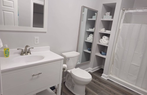 Portage Lakes House | Portview Carriage House: A Perfect Getaway with Lake View