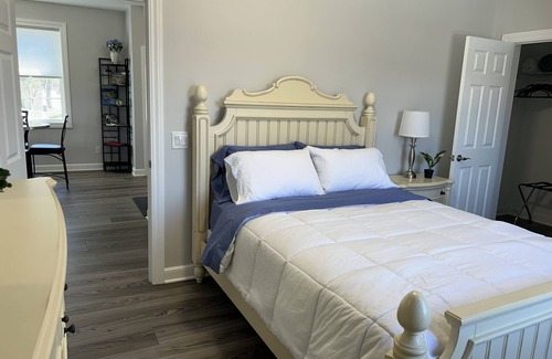 Portage Lakes House | Portview Carriage House: A Perfect Getaway with Lake View