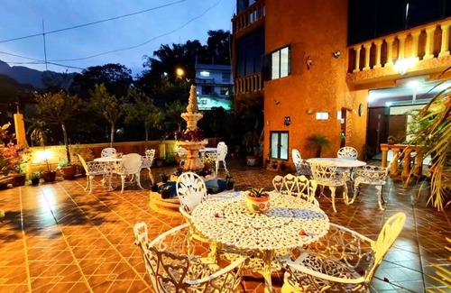 Xilitla Hotel | Oceanfront Hotel El Paraiso: Family-Friendly with Breakfast