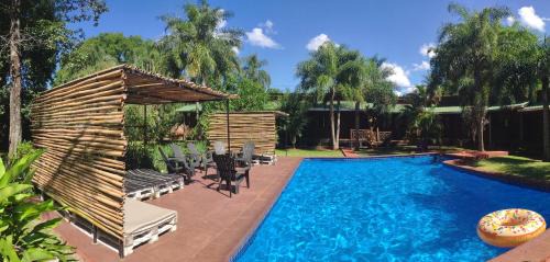 Zona Granja Hotel | Discover Posada 21 Oranges: Family-Friendly with Pool Access