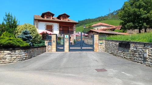 Sierra de Ibio House | Discover Oceanfront Comfort at Posada Campa Hotel