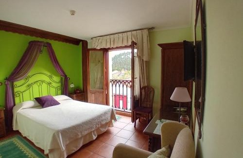 Lierganes House | Cozy Retreat at Posada Carpe Diem with Hot Tub & Dining