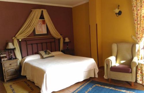 Lierganes House | Cozy Retreat at Posada Carpe Diem with Hot Tub & Dining