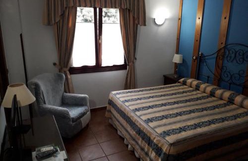 Lierganes House | Cozy Retreat at Posada Carpe Diem with Hot Tub & Dining