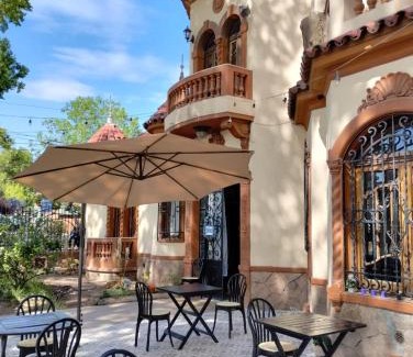 Godoy Cruz Bed & Breakfast | Cozy Posada Chalet de Bassi: Pet-Friendly with Pool & Hot Tub