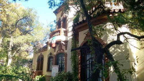 Godoy Cruz Bed & Breakfast | Cozy Posada Chalet de Bassi: Pet-Friendly with Pool & Hot Tub