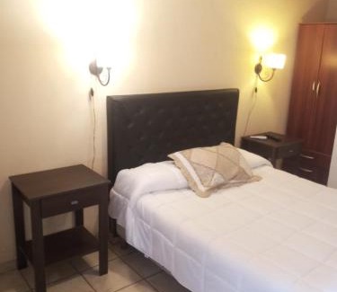 Godoy Cruz Bed & Breakfast | Cozy Posada Chalet de Bassi: Pet-Friendly with Pool & Hot Tub