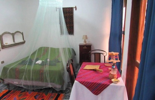 Santa Cruz La Laguna Bed & Breakfast | Inviting Posada del Viajero: Ideal for Family Getaways