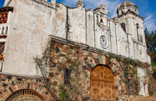 Taxco Hotel | Explore Posada de la Mision: Pet-Friendly Hotel & Garden