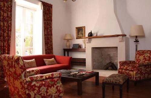 San Antonio de Areco Hotel | Discover Posada De La Plaza: Family-Friendly Retreat