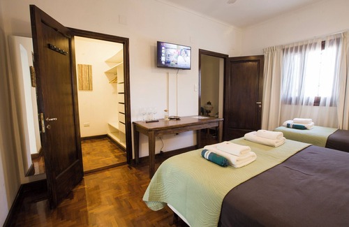 Mendoza City Center Bed & Breakfast | Eco-Friendly Retreat at Posada de Rosas with Pool & Spa