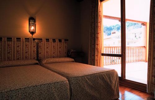 Daroca Hotel | Discover Posada del Almudí: Wheelchair Accessible Retreat