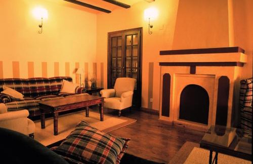 Daroca Hotel | Discover Posada del Almudí: Wheelchair Accessible Retreat