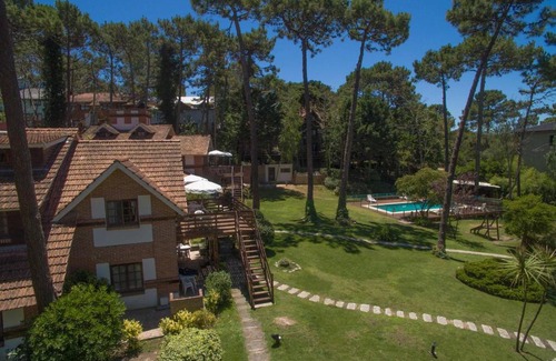 Carilo Cabin | Discover Posada del Bosque: Pet-Friendly Retreat with Pool