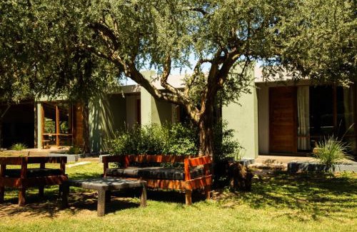 Carpinteria Hotel | Affordable Retreat at Posada del Manzano with Pool & Kitchen