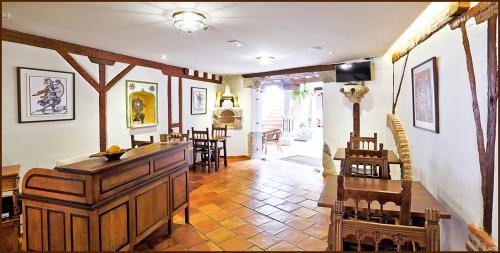 Navalcarnero Hotel | Comfortable Stay at Posada del Tio Juanón with Great Amenities
