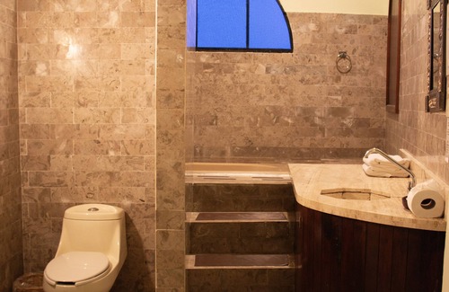 Xilitla Hotel | Relax at Posada El Castillo: Pool, Spa & Breakfast Awaits