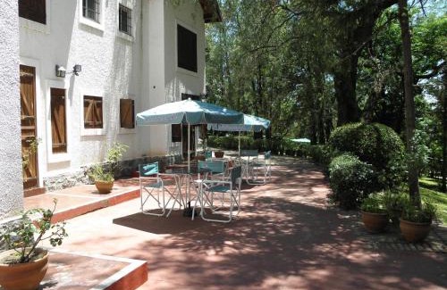 La Falda Hotel | Discover Posada La Campiña: Family-Friendly with Pool & Hot Tub