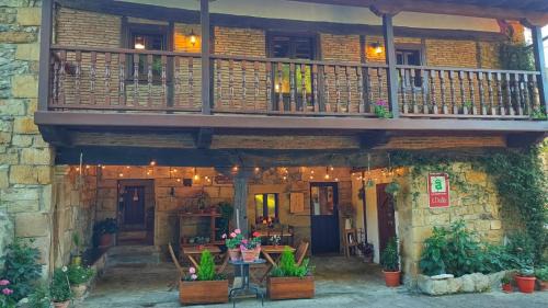 Corvera de Toranzo Hotel | Exceptional Posada La Dalia: Highly Rated with Dining Options