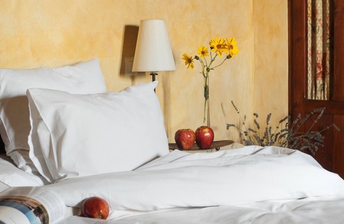 Navarredonda de Gredos House | Discover Posada la Casa de Arriba: Spa & Family-Friendly Stay