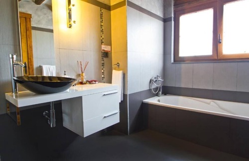 Queveda Hotel | Experience Comfort at Posada La Fabula: Spa & Breakfast Included
