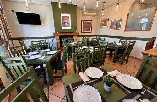Pinuecar-Gandullas Hotel | Cozy Getaway at Posada La Fragua with Family-Friendly Dining